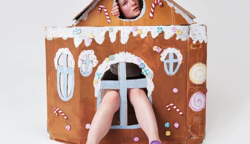 Maya Golyshkina Turns Pizza Boxes into Oversized Handbags, Playful Art Meets Wearable Fashion