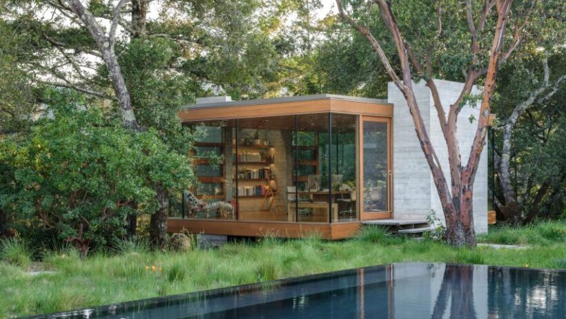Moss Rock, Floating Glass-Box Home Perched Above a California Forest