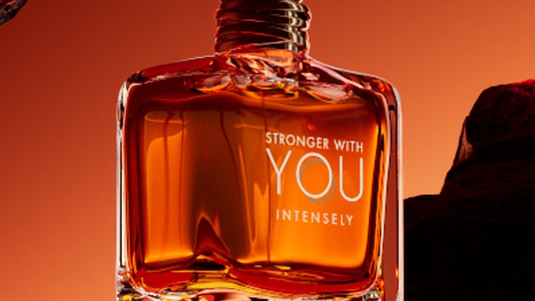 Egor Brodunov's Perfume CGI, Turns Glass into a Luminous Study of Light