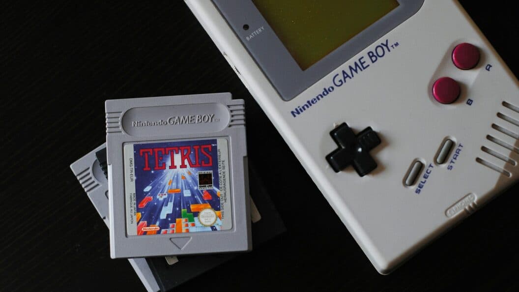 How Tetris cheated randomness, and why it keeps millions playing
