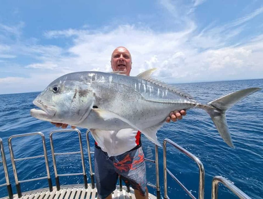 giant trevally fishing
