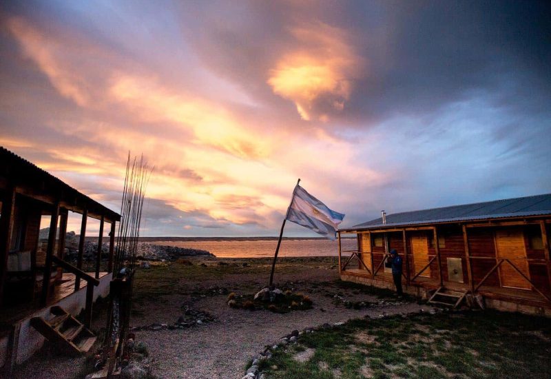 Jurassic Lake Lodge