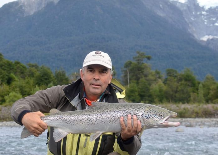Fly fishing at Chimalfe Patagonia Lodge in Chile