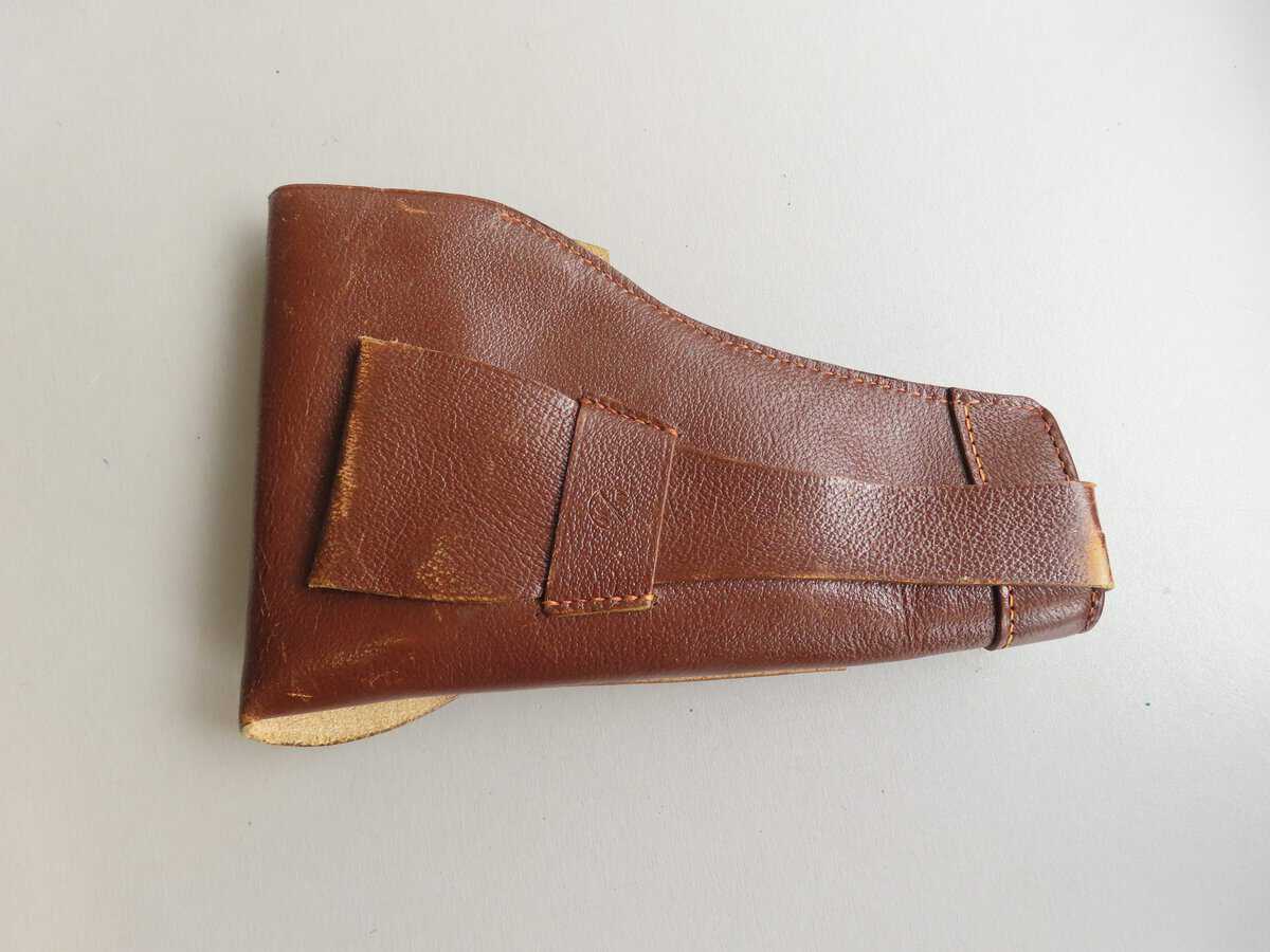 Leather ammunition pouch for rifles, colonial style, vintage ammo storage from Colonial Ammunition Company.
