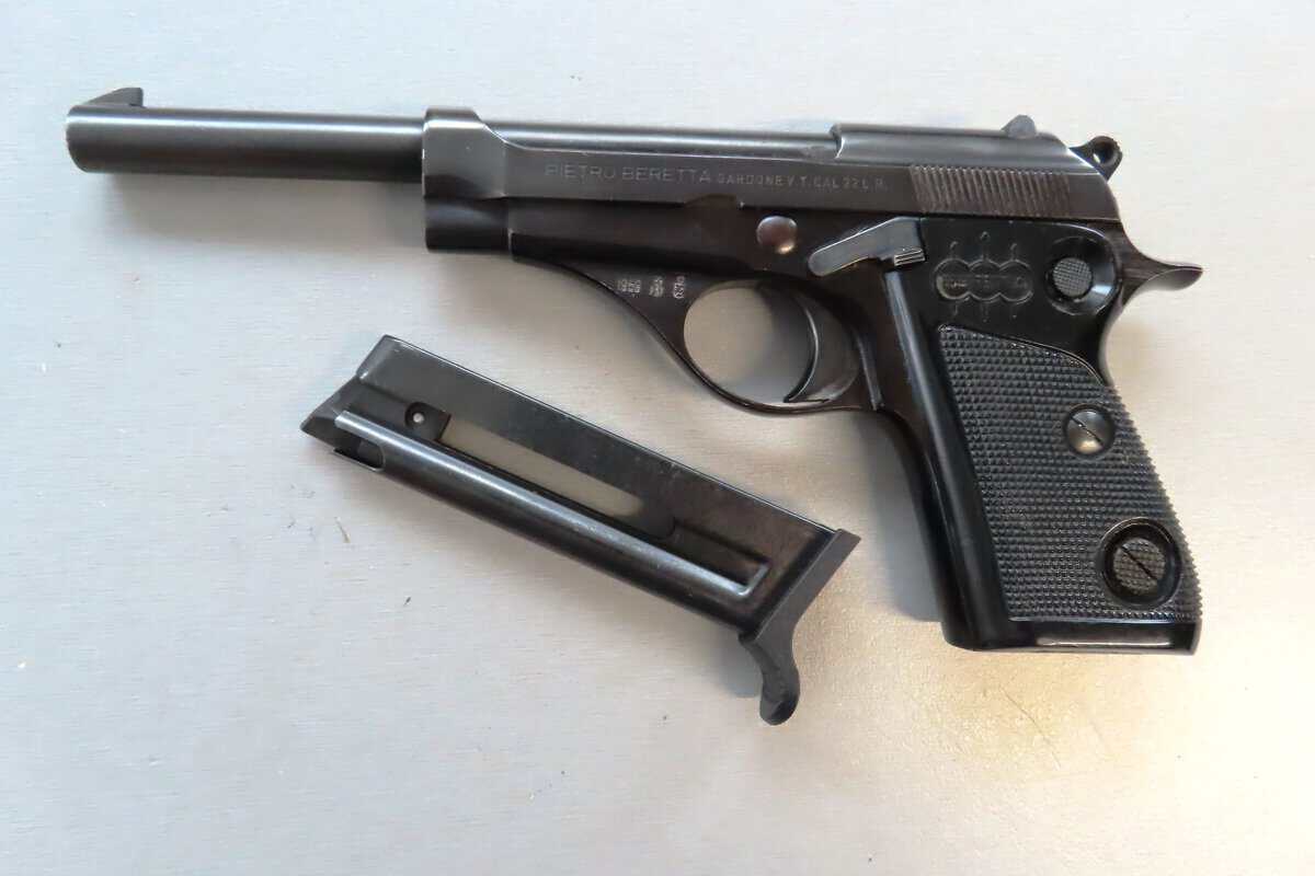 A classic semi-automatic pistol with a detachable magazine, ideal for firearm collectors and shooting enthusiasts.