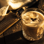 cocktail orgasme crémeux dans un verre old fashioned