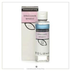 Lo struccante Bifasico Verdesativa rimuove efficacemente make-up, anche waterproof, ed impurità dalla pelle con un solo gesto, lasciandola morbida e pulita. Questa formula naturale e vegetale è costituita da due fasi, una acquosa ed una oleosa, che si combinano insieme per ottenere un effetto struccante e dermopurificante efficace e delicato.