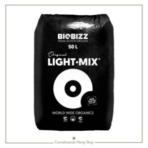 LIGHT MIX di Biobizz è un terriccio di base ideale per promuovere una crescita potente nei germogli, nelle piantine e nelle talee, sin dall’inizio.