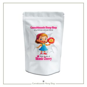 La skunk cherry è una infiorescenza di canapa legale e si distingue per i suoi grossi fiori pesanti e compatti dal gusto deciso. Il suo profumo intenso e travolgente richiama la classica varietà di Skunk e la sua alta percentuale di CBD la rende molto rilassante
