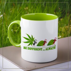 Questa originale tazza in ceramica bianca con manico ed interno di colore verde pistacchio, con una finitura liscia e lucida, è il compagno ideale per le tue pause quotidiane. L’immagine è stata realizzata da un designer locale e stampata digitalmente su ceramica di alta qualità, garantendo lunga durata e sicurezza alimentare. Grazie alla sua eccellente capacità di trattenere il calore, è perfetta per sorseggiare un tè caldo o un caffè aromatico, e si adatta perfettamente all'uso in lavastoviglie e microonde.