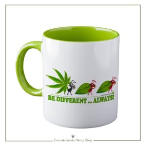 Questa originale tazza in ceramica bianca con manico ed interno di colore verde pistacchio, con una finitura liscia e lucida, è il compagno ideale per le tue pause quotidiane. L’immagine è stata realizzata da un designer locale e stampata digitalmente su ceramica di alta qualità, garantendo lunga durata e sicurezza alimentare. Grazie alla sua eccellente capacità di trattenere il calore, è perfetta per sorseggiare un tè caldo o un caffè aromatico, e si adatta perfettamente all'uso in lavastoviglie e microonde.