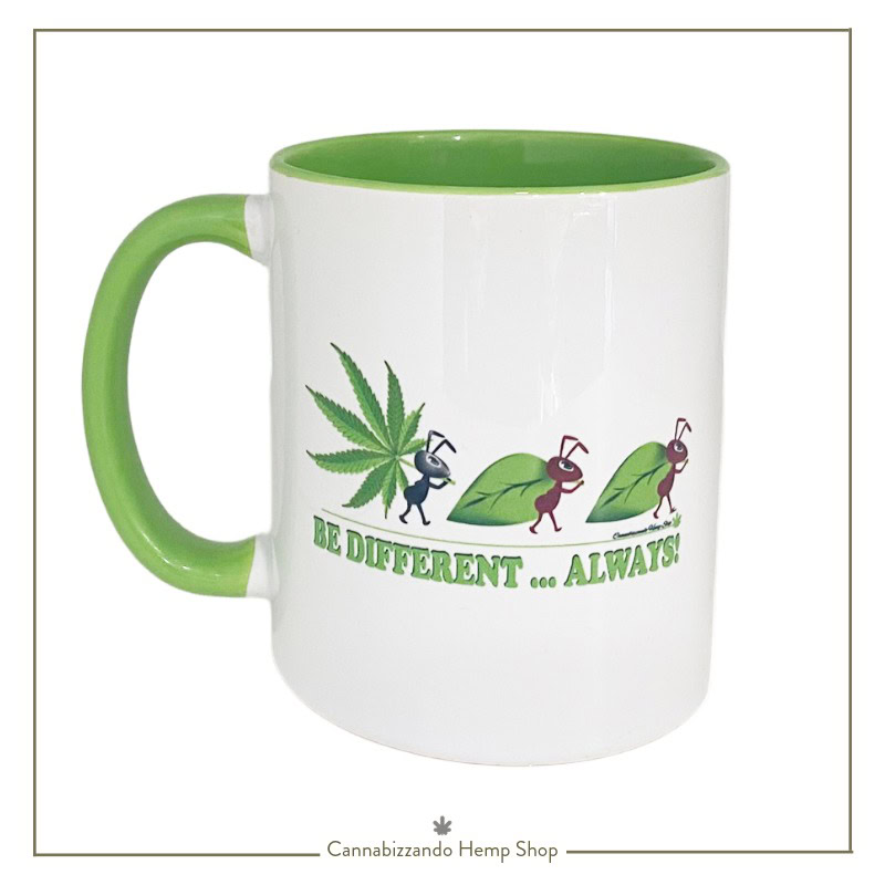 Questa originale tazza in ceramica bianca con manico ed interno di colore verde pistacchio, con una finitura liscia e lucida, è il compagno ideale per le tue pause quotidiane. L’immagine è stata realizzata da un designer locale e stampata digitalmente su ceramica di alta qualità, garantendo lunga durata e sicurezza alimentare. Grazie alla sua eccellente capacità di trattenere il calore, è perfetta per sorseggiare un tè caldo o un caffè aromatico, e si adatta perfettamente all'uso in lavastoviglie e microonde.