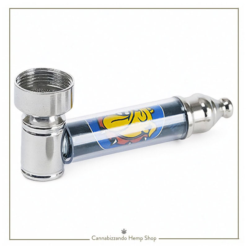 L'elegante finitura in metallo goffrato con il logo Bulldog immediatamente riconoscibile, rende questa pipa in metallo un accessorio iconico e funzionale