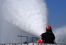 Flexible and sturdy extinguishing technology on land and at sea