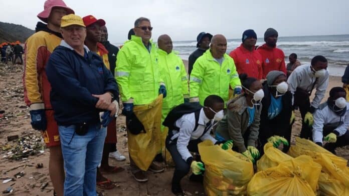 Douw Steyn and volunteers with Deputy Minister Narend Singh at Cutting beach