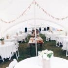 Capri XL 170 m² palapinė vestuvėms – apvalių stalų išdėstymas