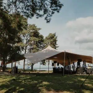 Stretch paviljonas 150 m² įmonių šventėms - natūralus apšvietimas