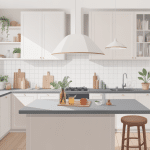 cuisine blanche plan de travail gris moderne et lumineuse