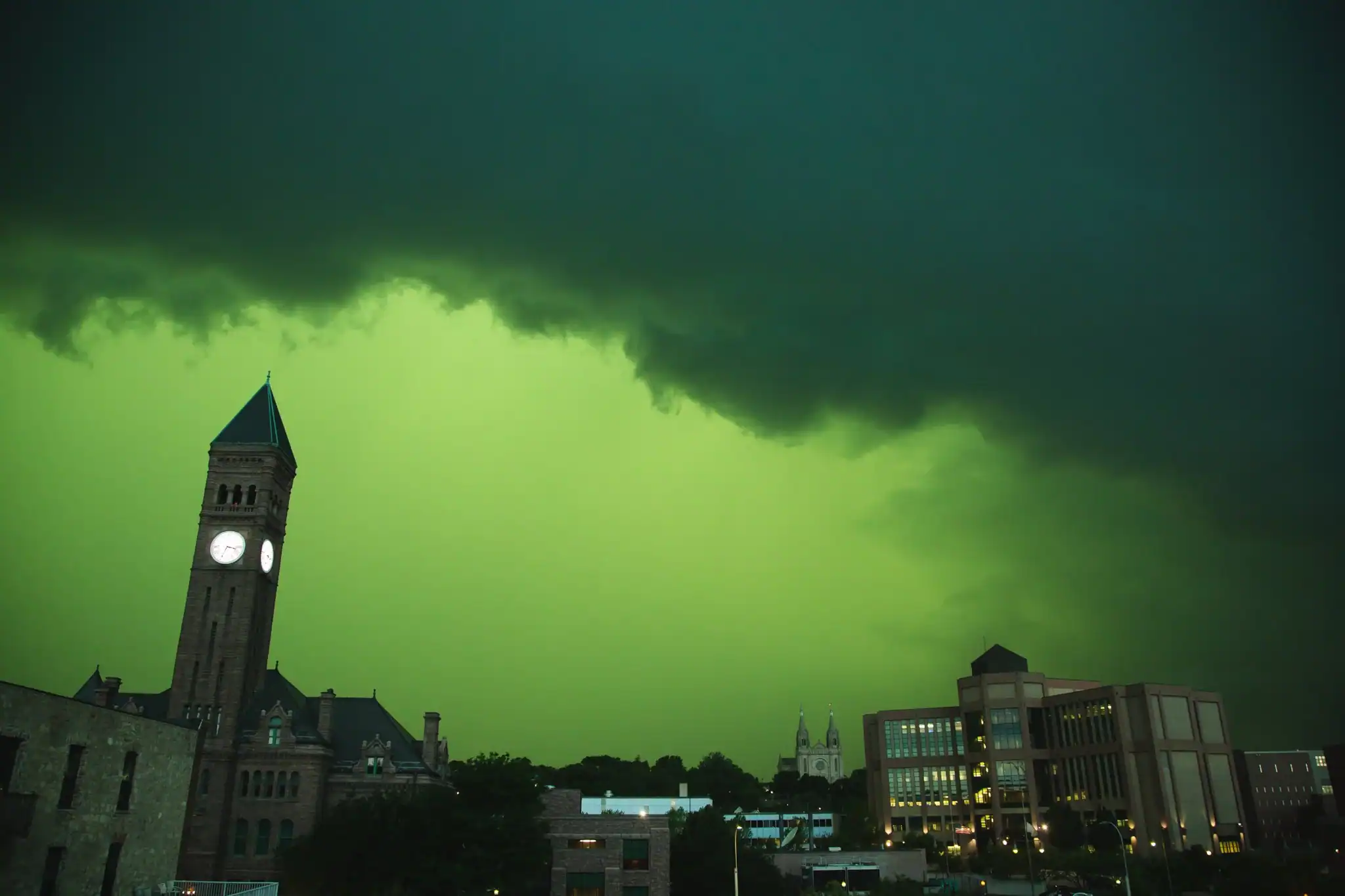 Green sky over Sioux Falls, SD (Jaden via Twitter @jkarmill).