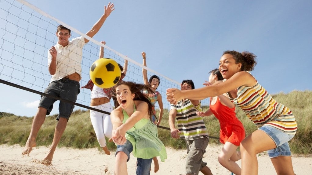 group-of-friends-playing-volleyball-cropped Fitness program for kids