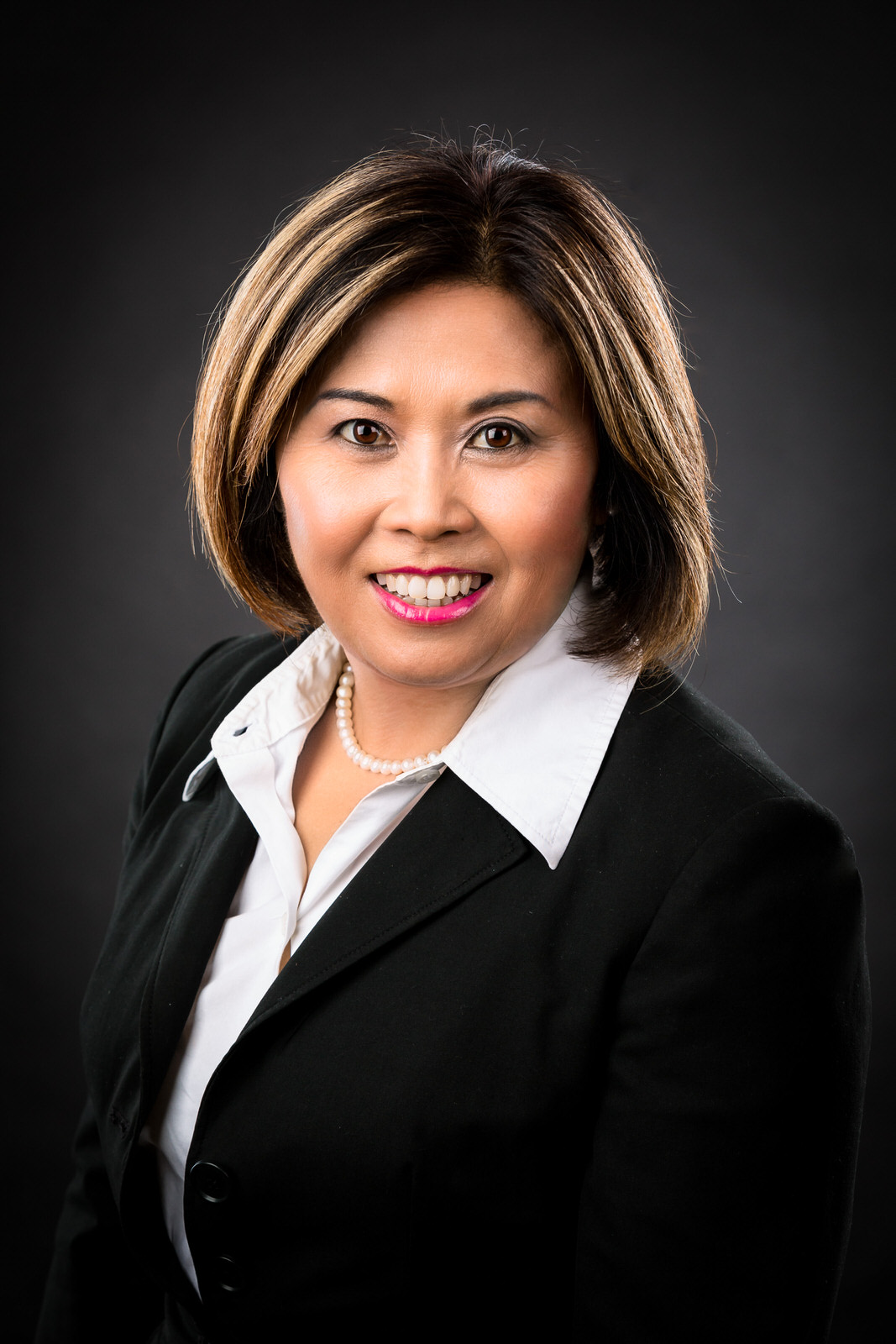 cinecrown-headshot-photography-life-insurance-female-agent-2