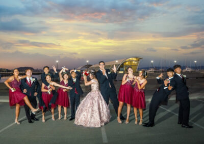 cinecrown-quinceanera-photo-with-damas-chamberlains-sunset-mariana