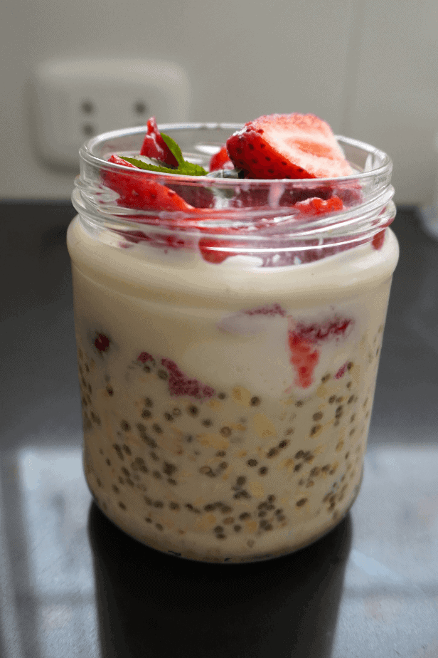 Hoy te traigo una receta deliciosa y súper fácil: ¡Pudín de Chía y Avena! Este desayuno es perfecto para los días de calor y muy nutritivo.