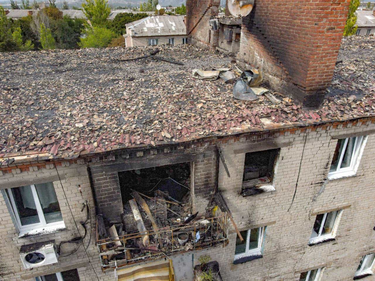 Зображення посту: Згоріли три квартири та повністю знищено дах: рятувальники повідомили про наслідки пожежі у Краматорську