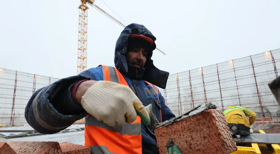 Зображення посту: До Маріуполя прибули будівельники з Білорусі