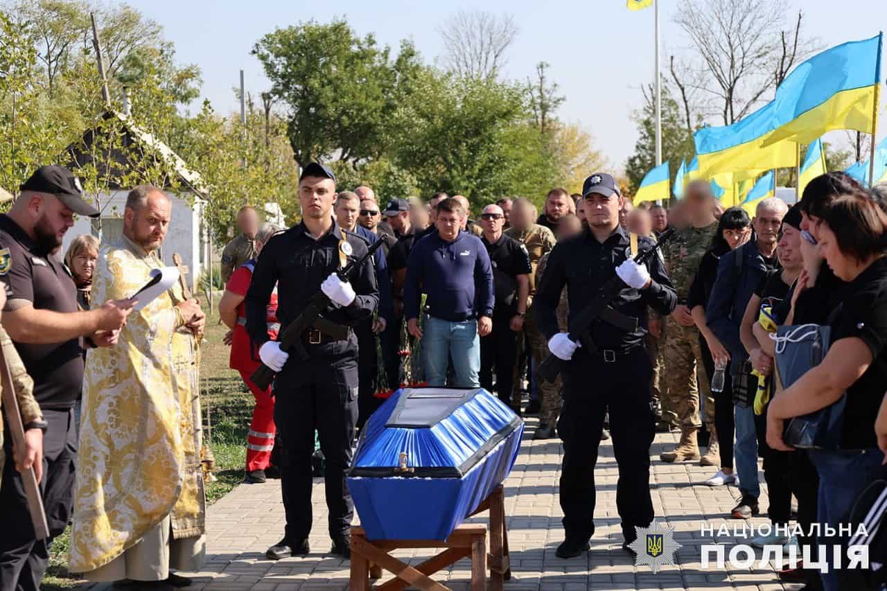 Зображення посту: На Донеччині попрощалися з поліцейськими-вибухотехніками, які загинули під час виконання службових обов’язків