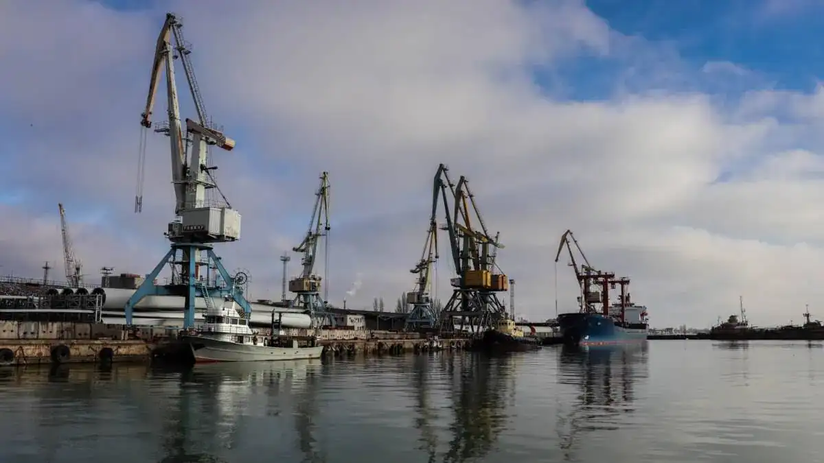 Стаття: У порту Бердянська дрони уразили електропідстанцію та пошкодили судно