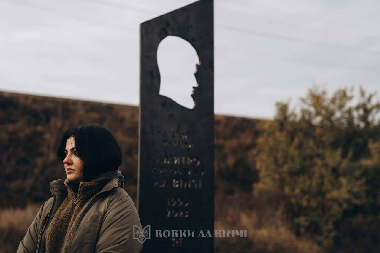 Зображення посту: На Донеччині відкрили пам’ятну стелу на честь загиблого військового Дмитра Коцюбайла