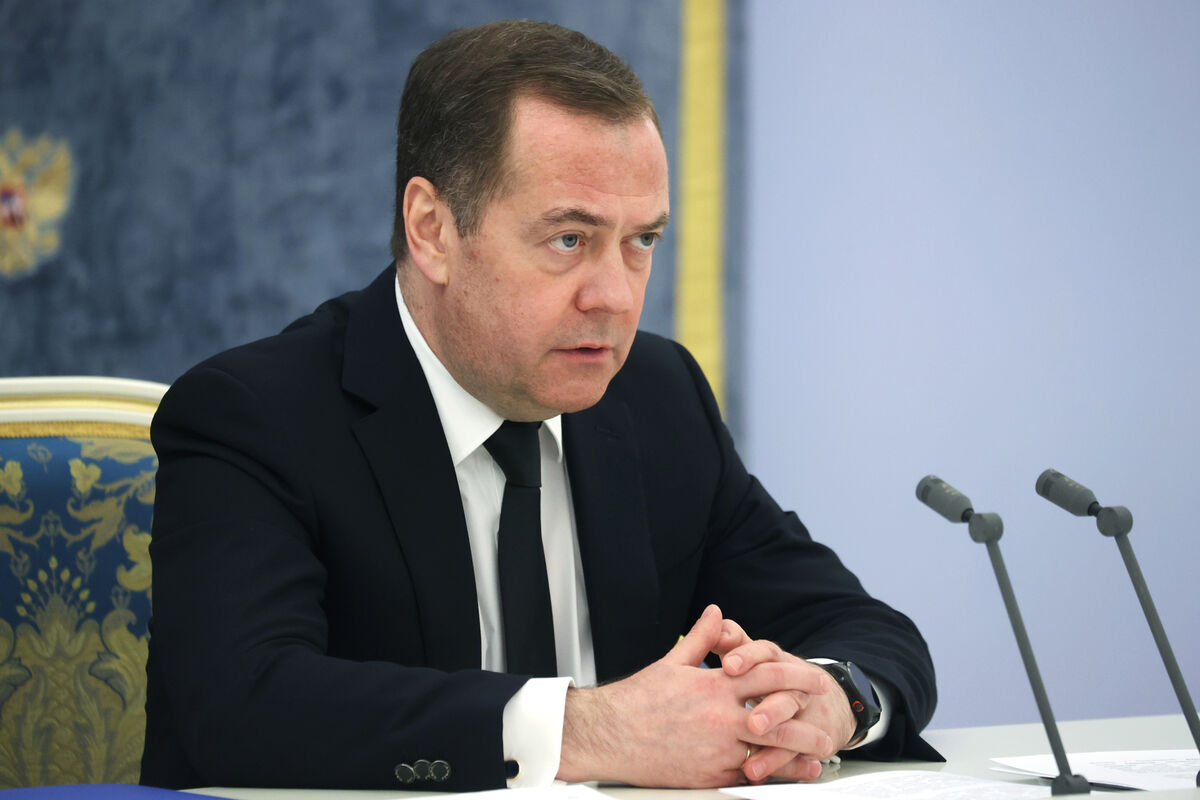 Стаття: Медведєв заявив про появу у складі Росії нових регіонів