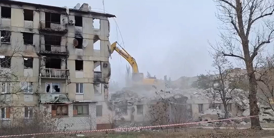 Стаття: В окупованому Сіверськодонецьку зносять багатоповерхівки для передачі земель інвесторам