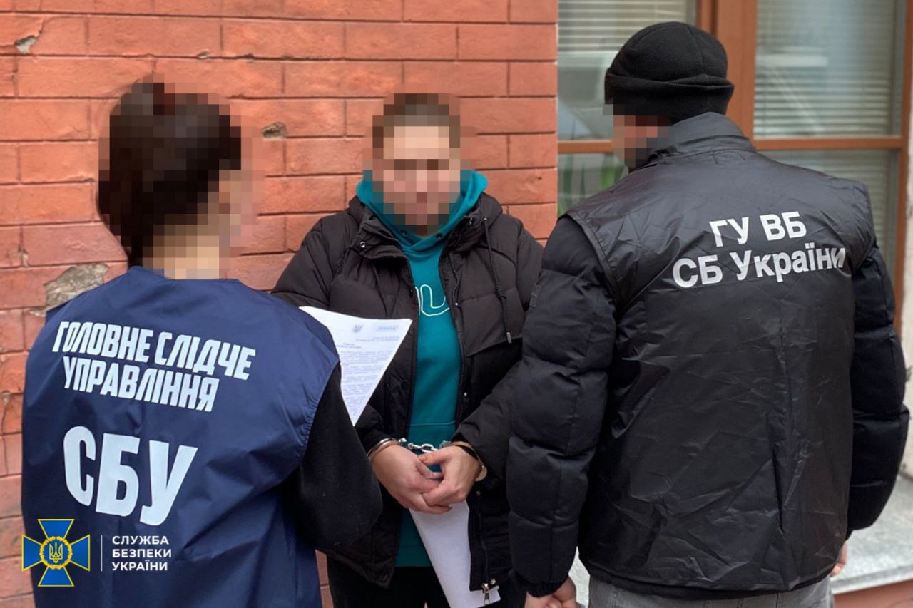 Стаття: На Київщині затримали шахрайку, яка обманювала родини полонених