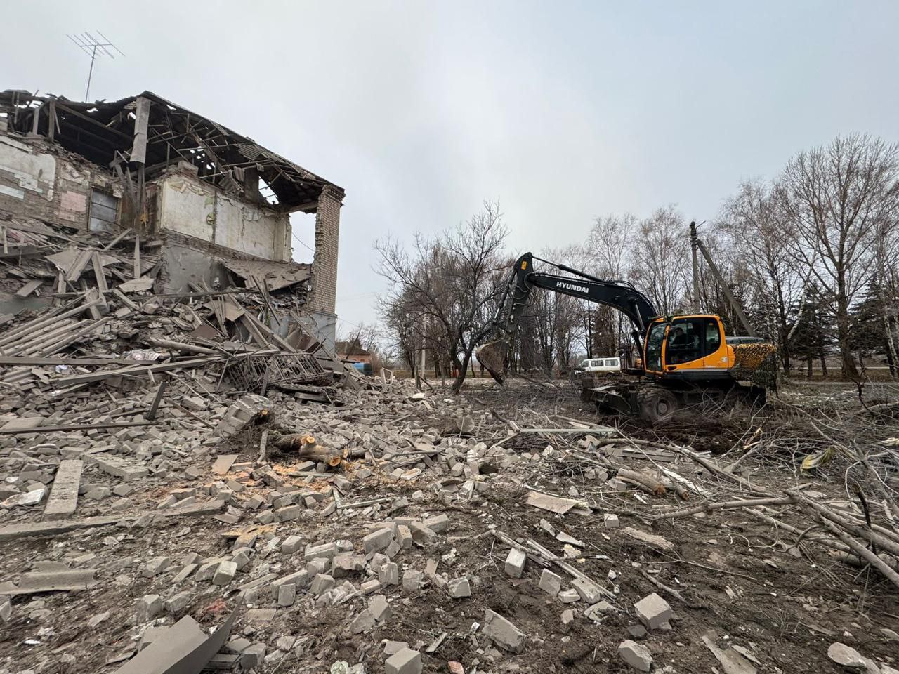 Зображення посту: Окупанти намагаються просунутись на Луганщині, а з Донеччини евакуювали 42 дитини