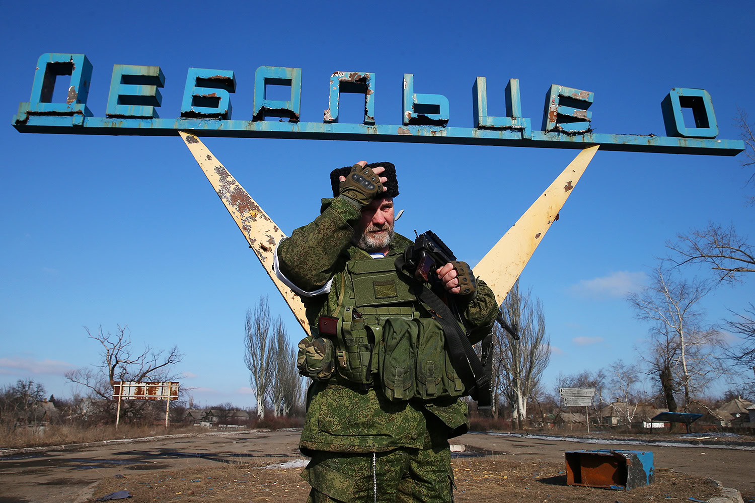 Стаття: Росіяни не пропускають людей без російських паспортів через блокпост біля Дебальцевого
