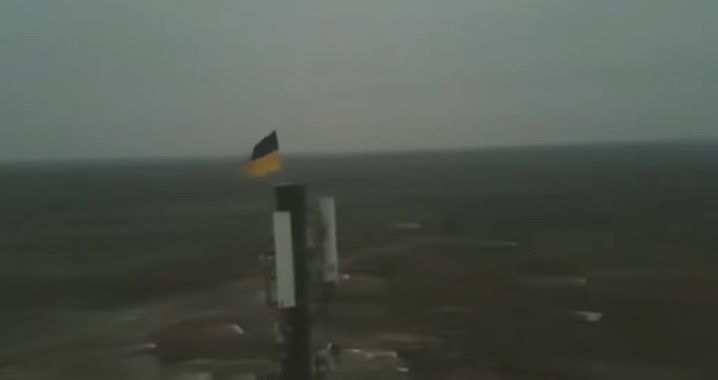 Стаття: Військові встановли український прапор в тилу окупантів