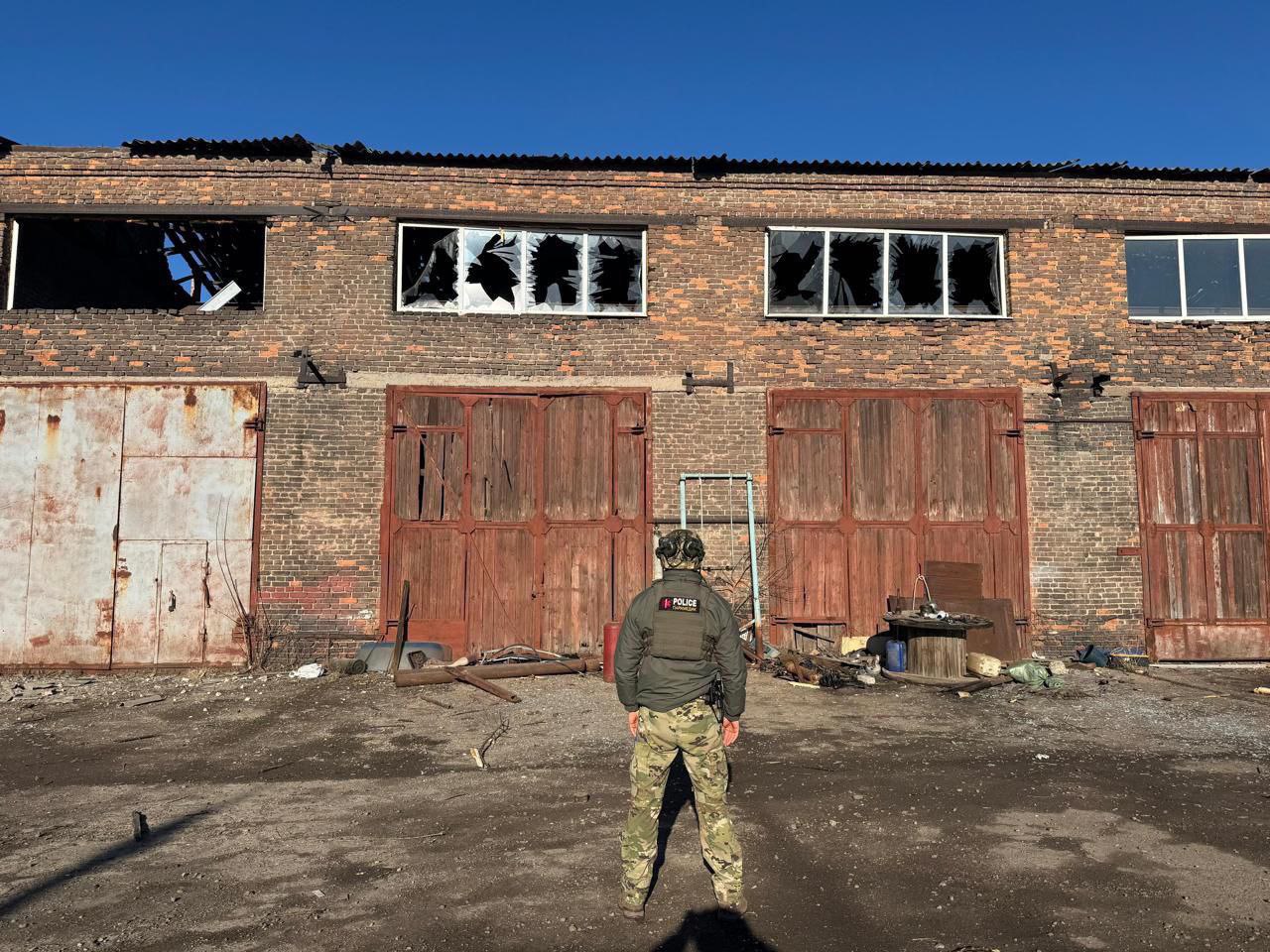 Стаття: Росіяни масовано атакували Донеччину та Луганщину: пошкоджені будинки, є поранені