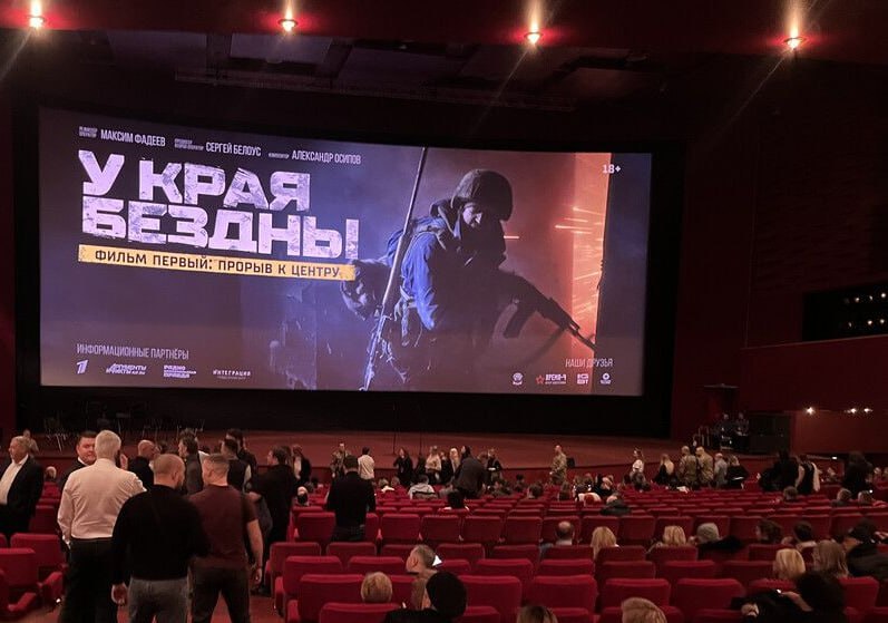 Стаття: Росіяни випустили стрічку про окупацію Маріуполя з доказами своїх воєнних злочинів