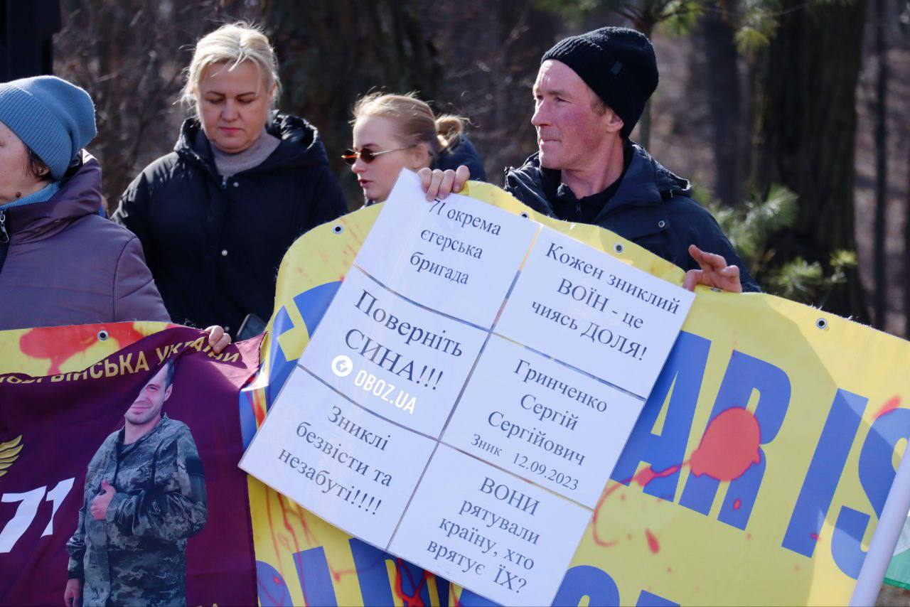 Зображення посту: Українці вийшли до посольства США у Києві із закликом повернути полонених