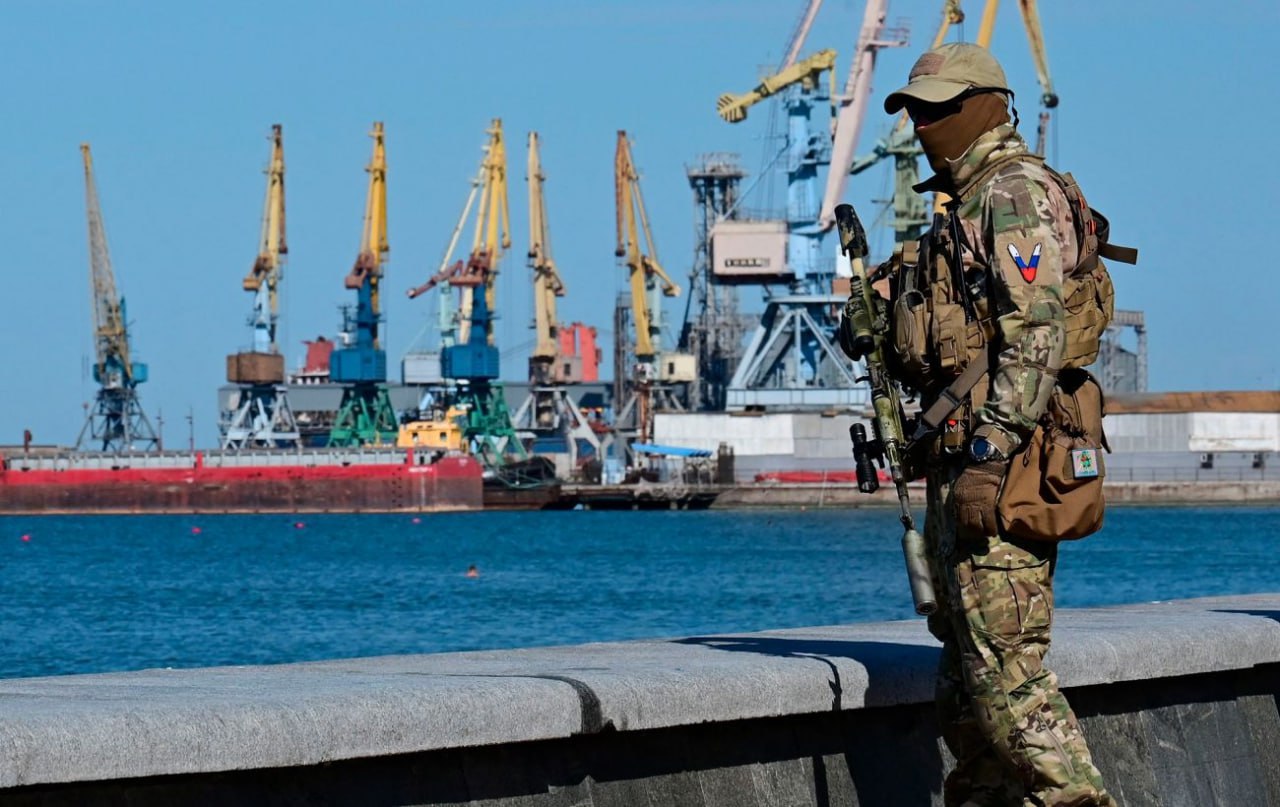 Стаття: Російські військові працюватимуть в Бердянському порту