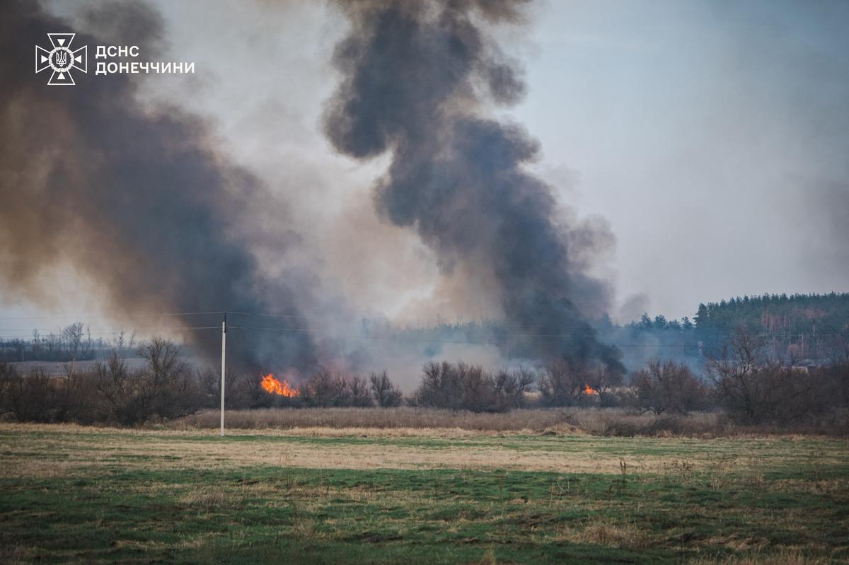 Зображення посту: Біля Краматорська рятувальники понад сім годин гасили пожежу після обстрілу
