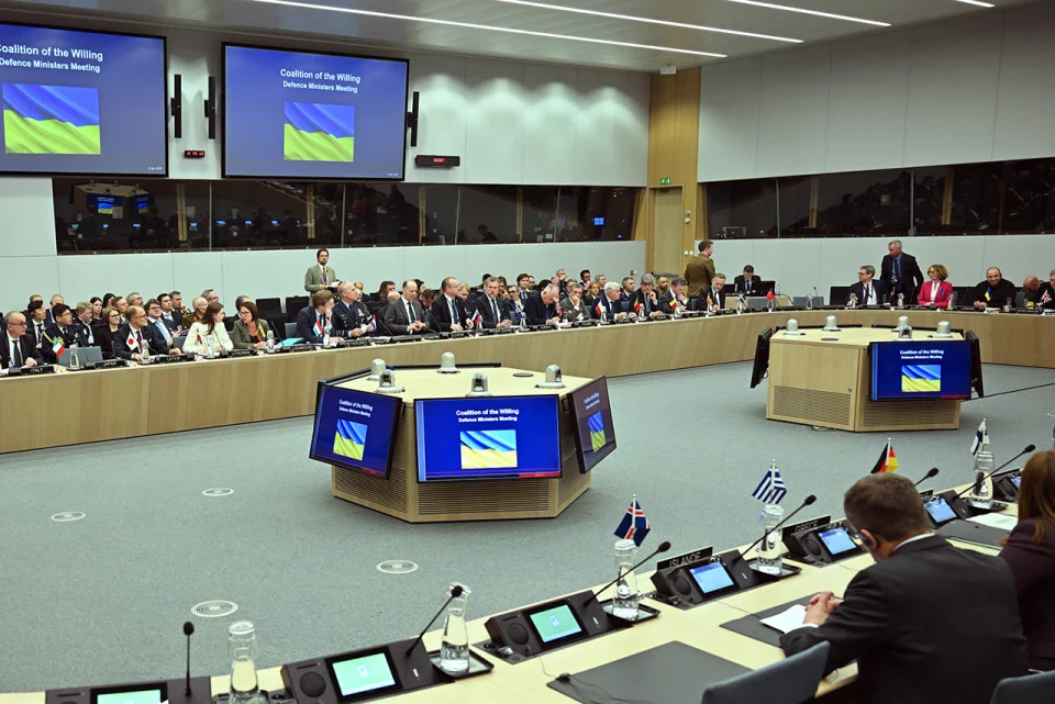 Стаття: Шість країн готові відправити миротворців до України