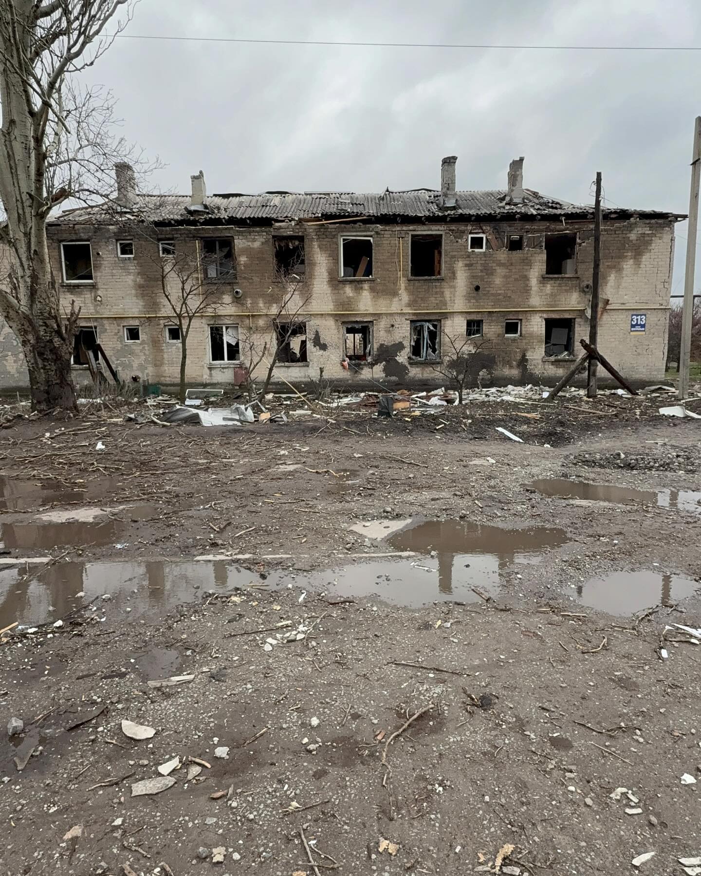 Зображення посту: У Покровську цивільних почали ховати на подвір’ях