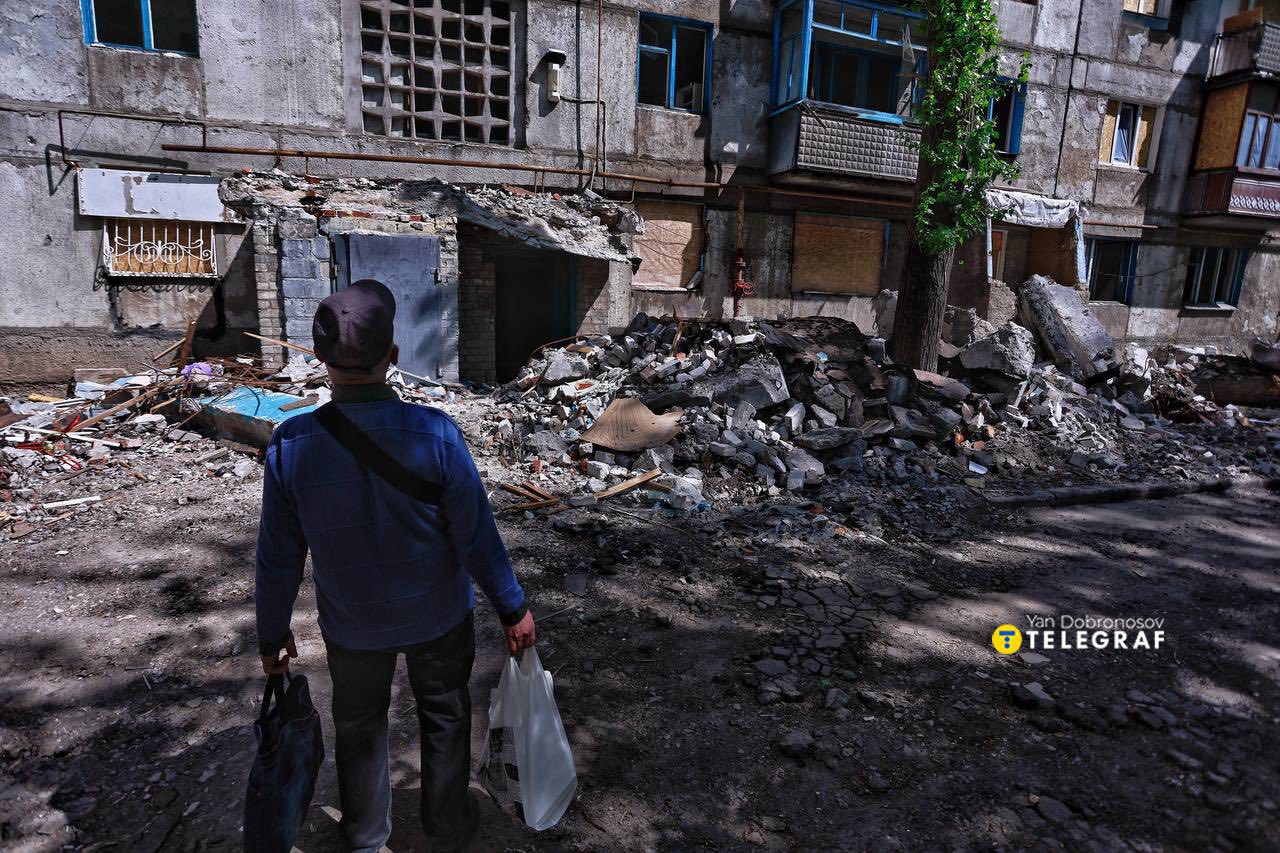 Зображення посту: «Прилітає з усіх видів зброї». Фотограф Ян Доброносов опублікував репортаж з Костянтинівки
