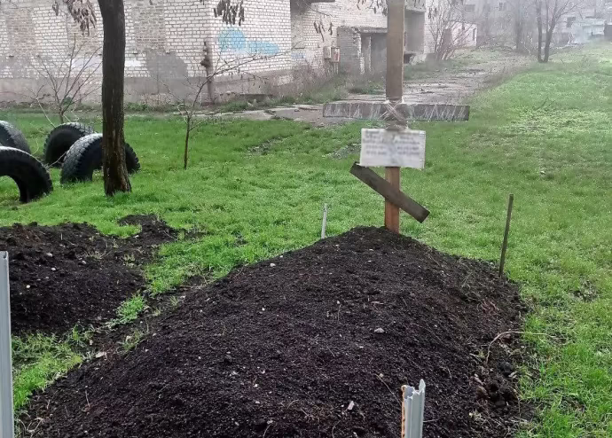 Зображення посту: У Покровську цивільних почали ховати на подвір’ях