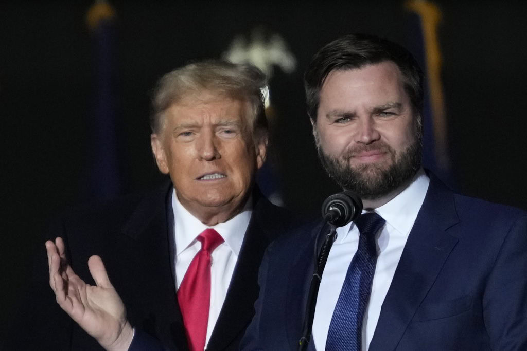 Стаття: Віцепрезидент США заявив, що Україні та Росії доведеться поступитися територією