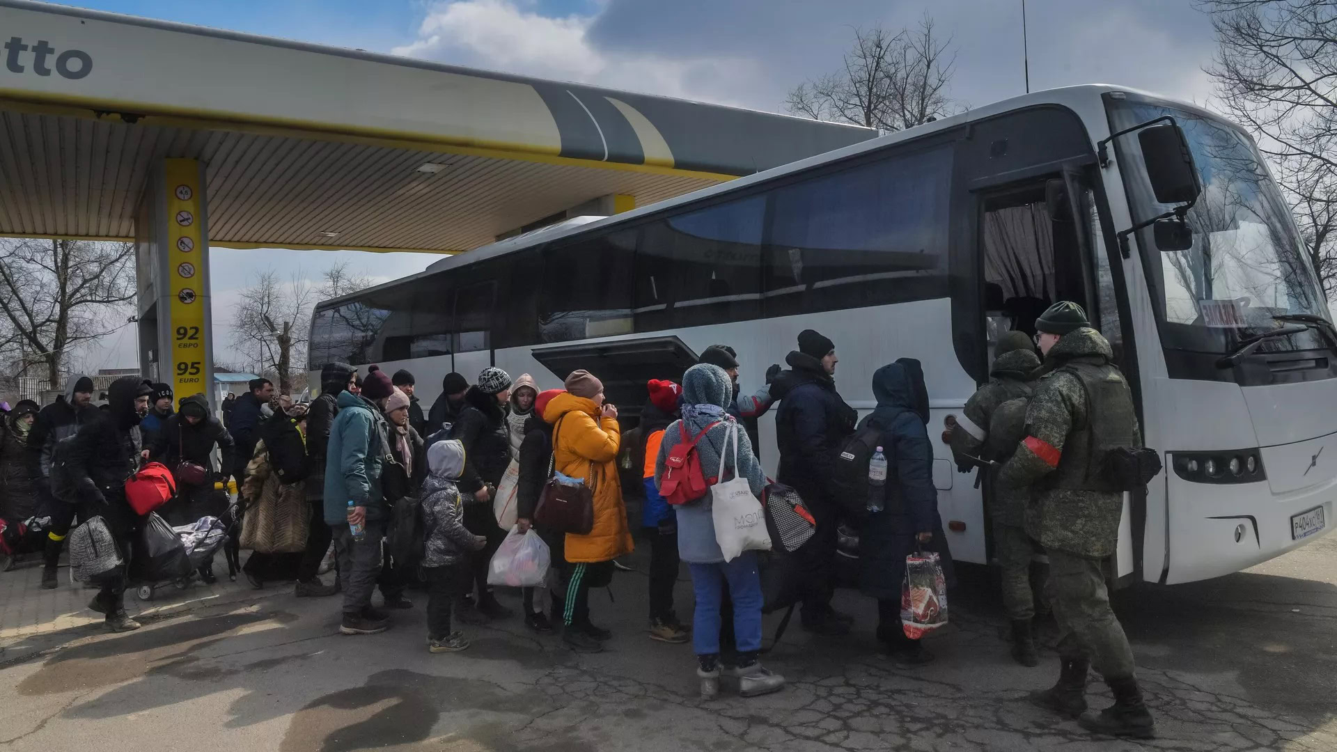 Стаття: Росіяни депортують людей з окупованих територій