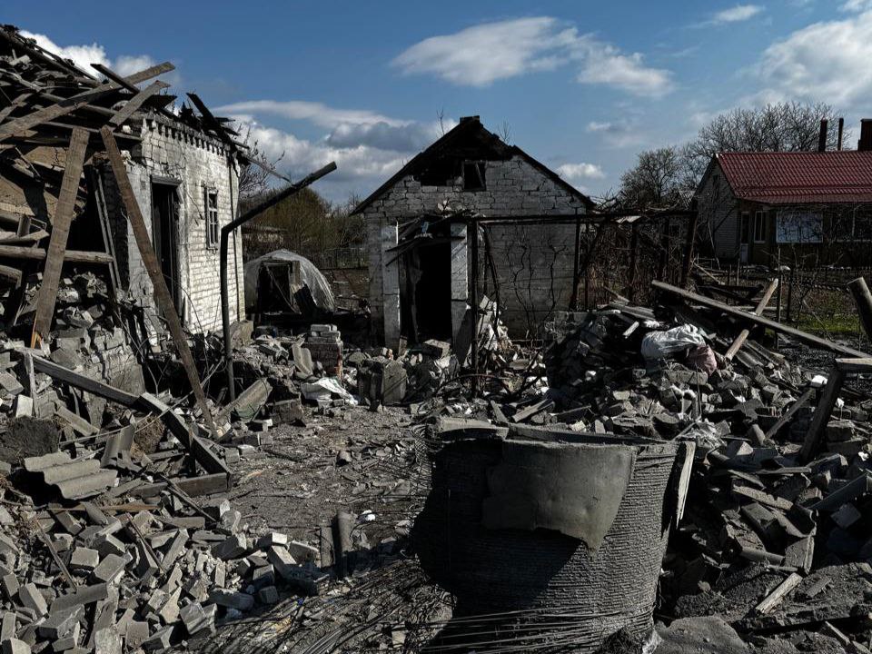 Зображення посту: У Покровську цивільних почали ховати на подвір’ях